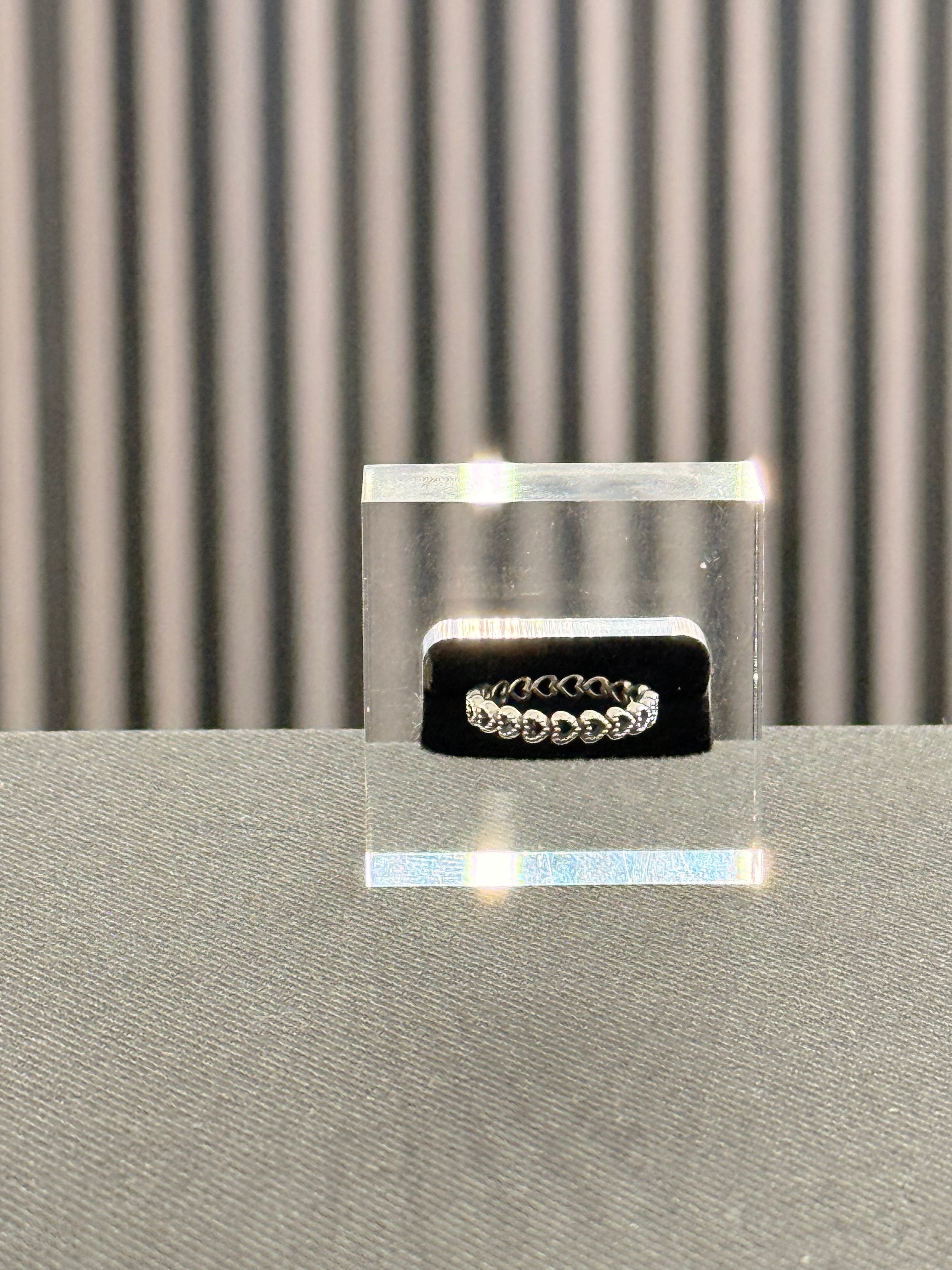 Pointed HEARTS ring