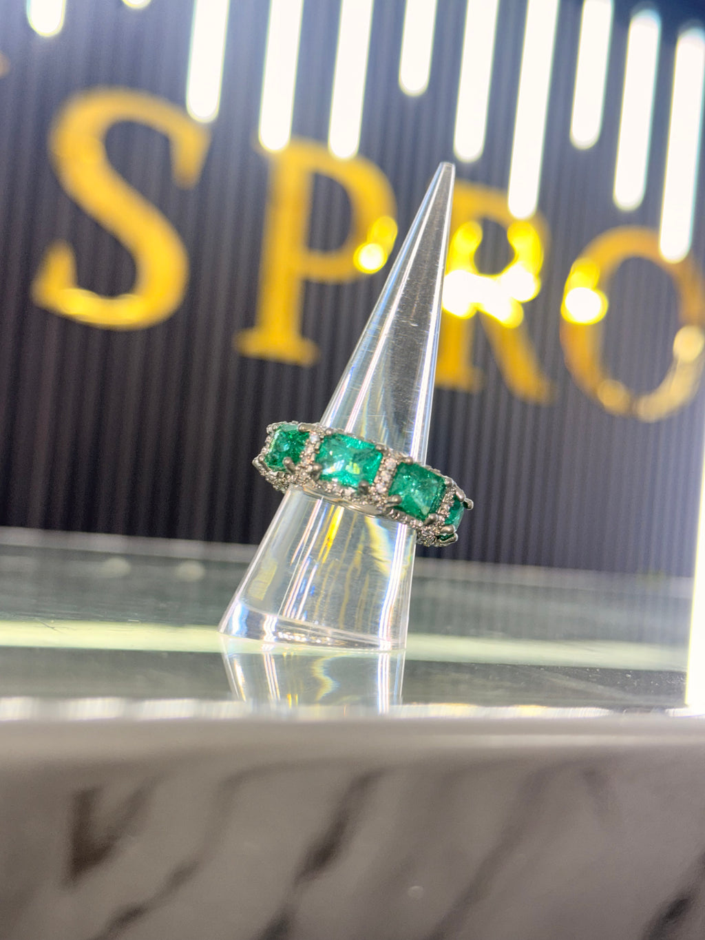 Sortija de Eternidad "Mint Emerald"