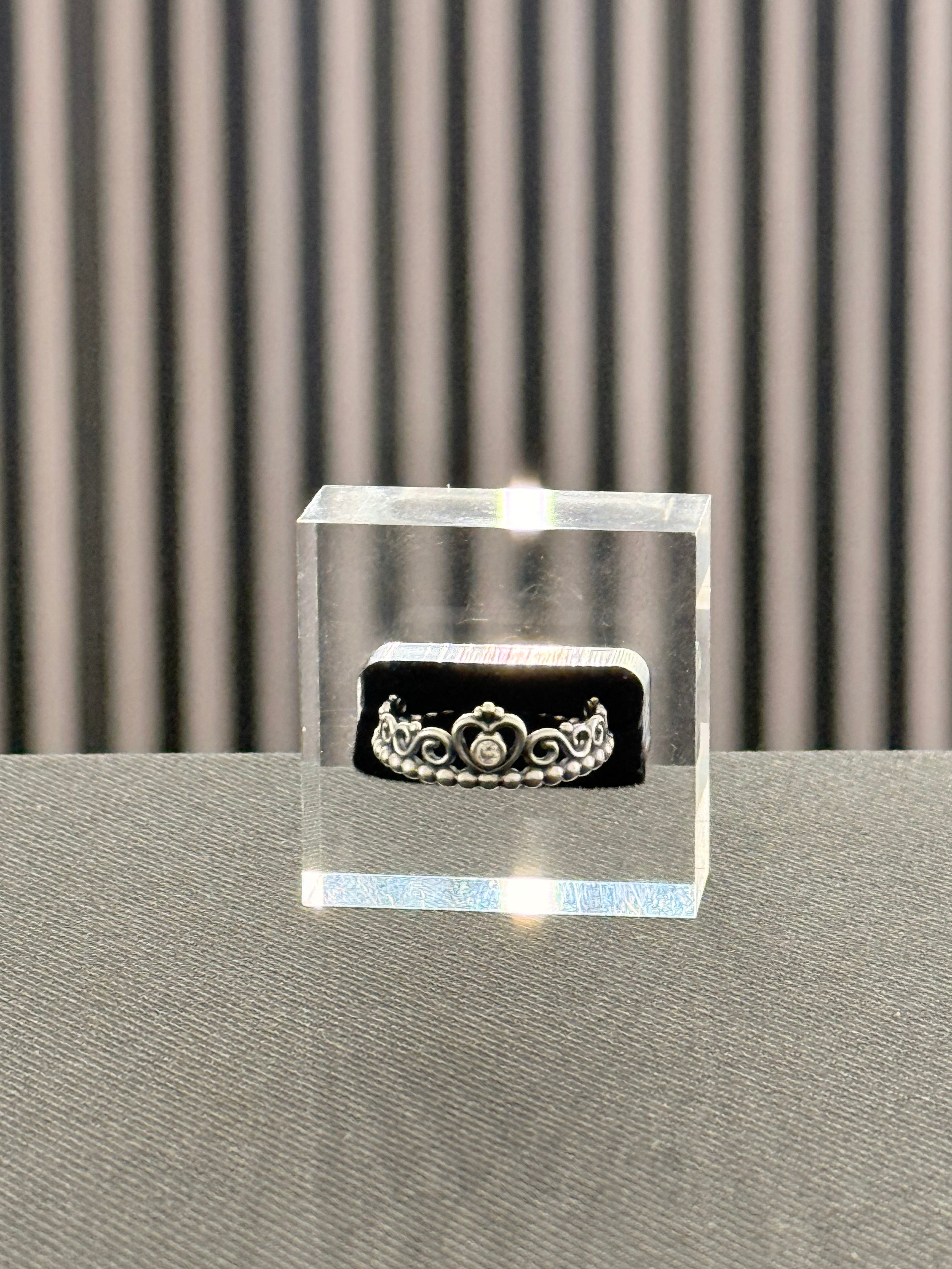 Classic princess ring
