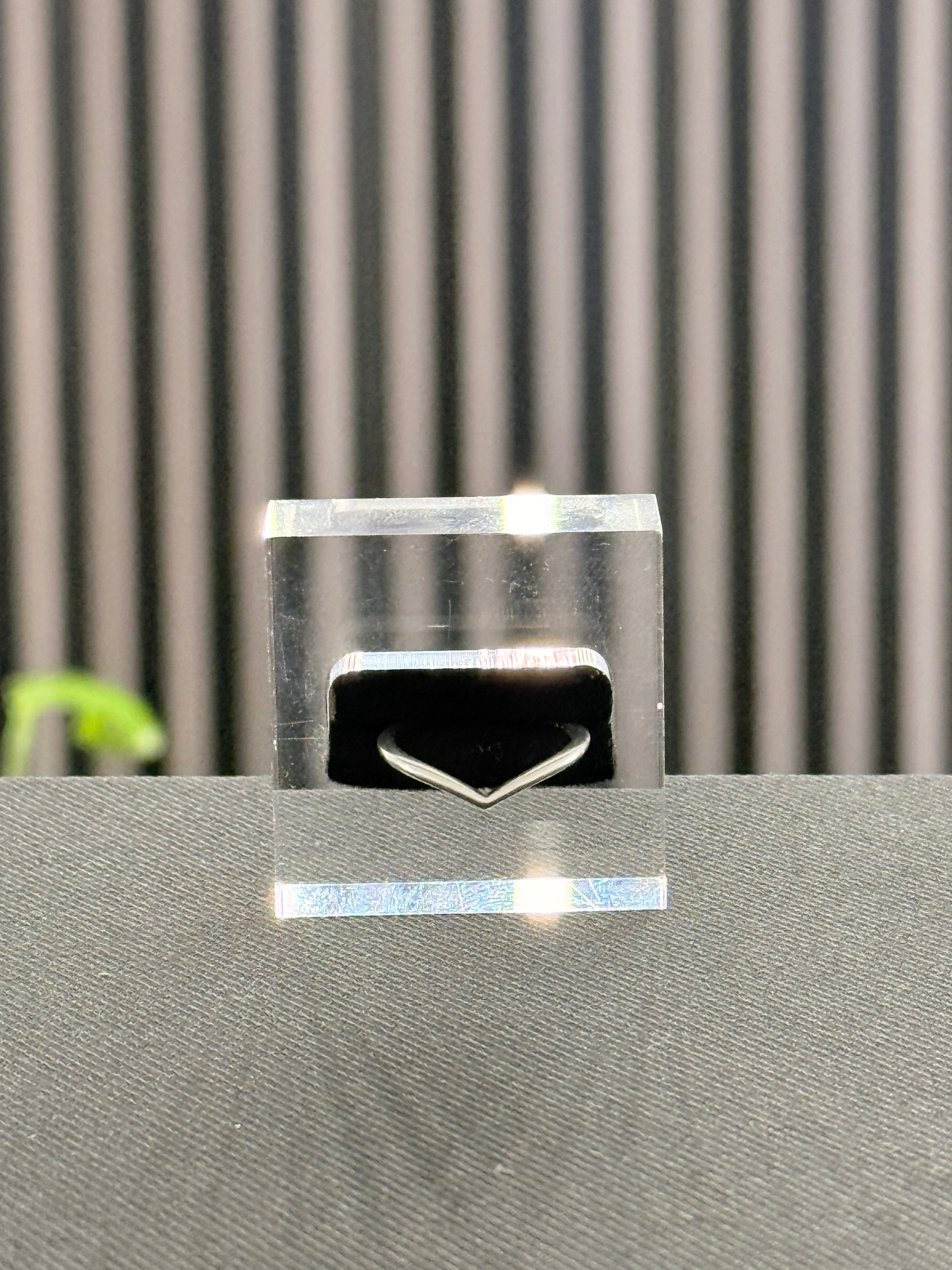 Pointed solo ring