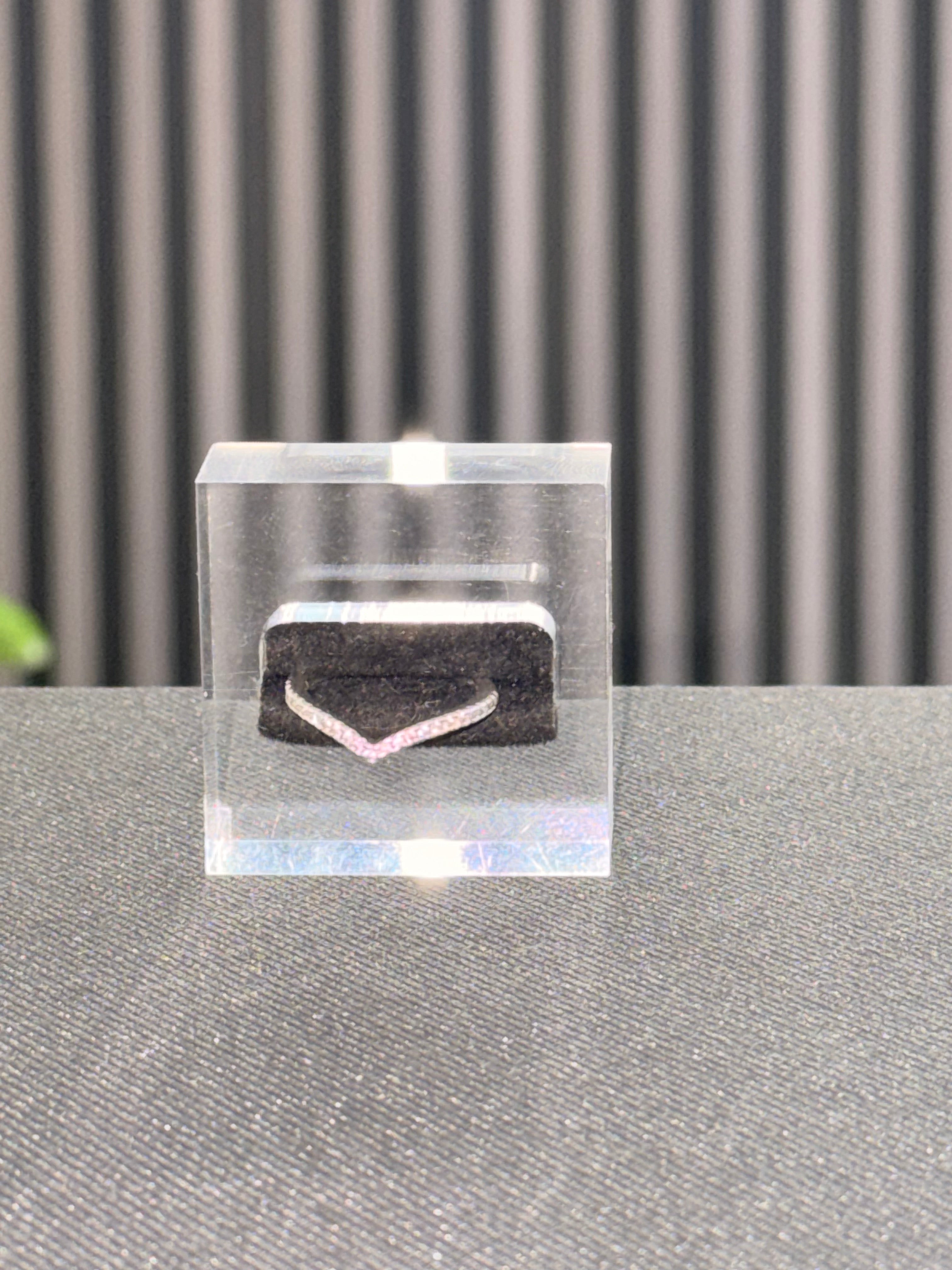 Pointed diamonds