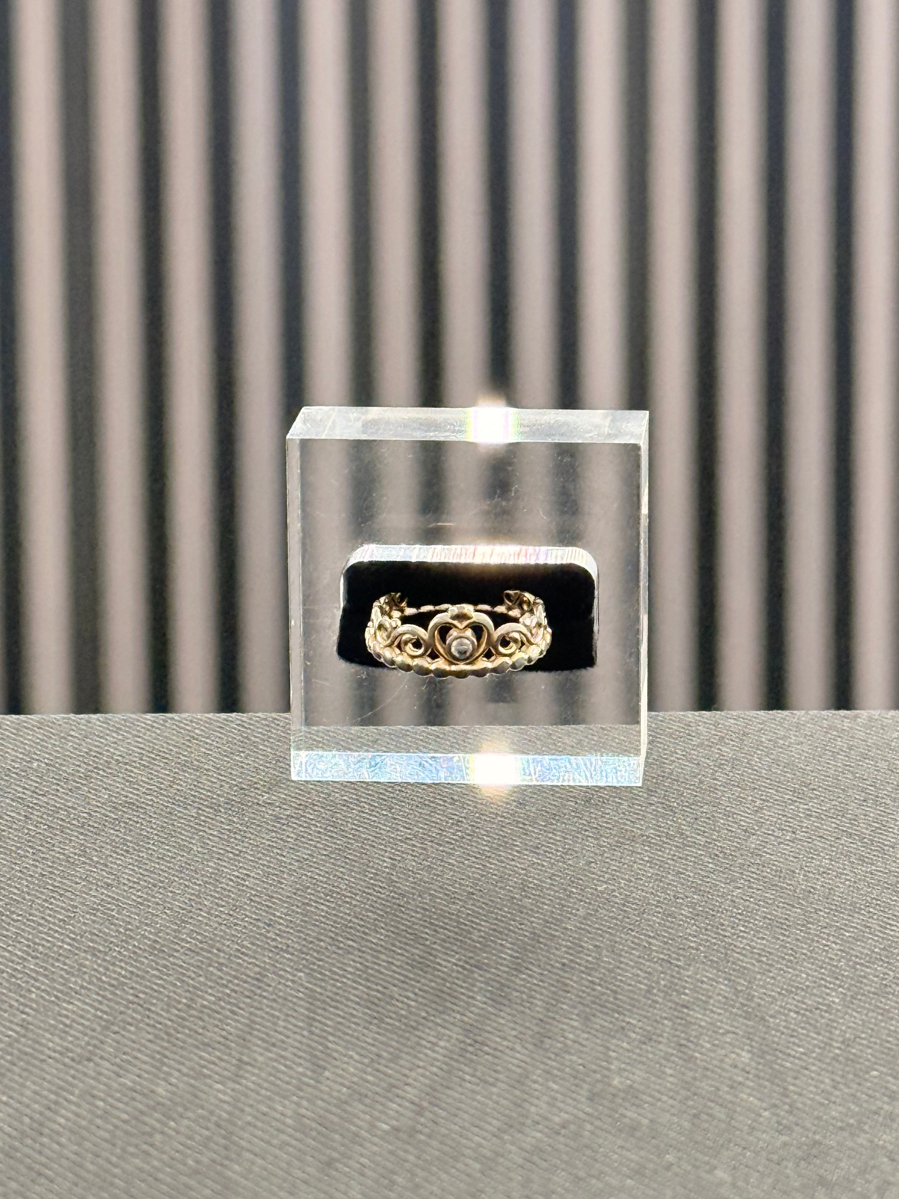 Classic princess ring