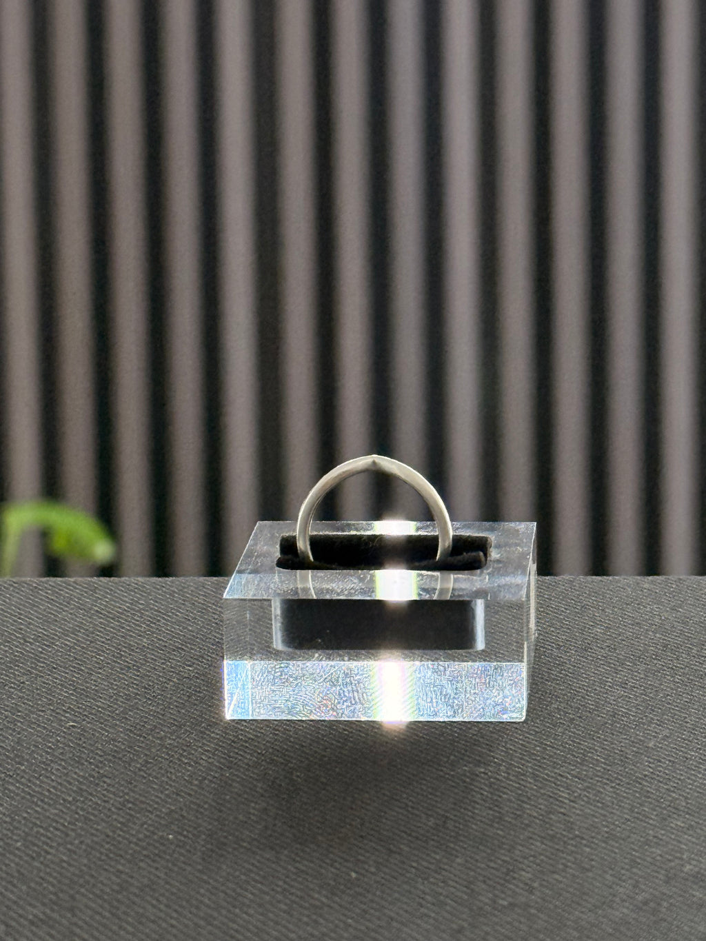 Pointed solo ring