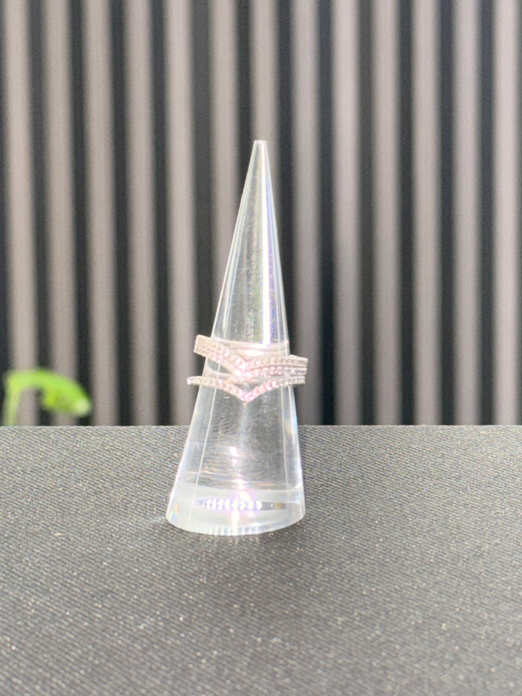 Pointed diamonds