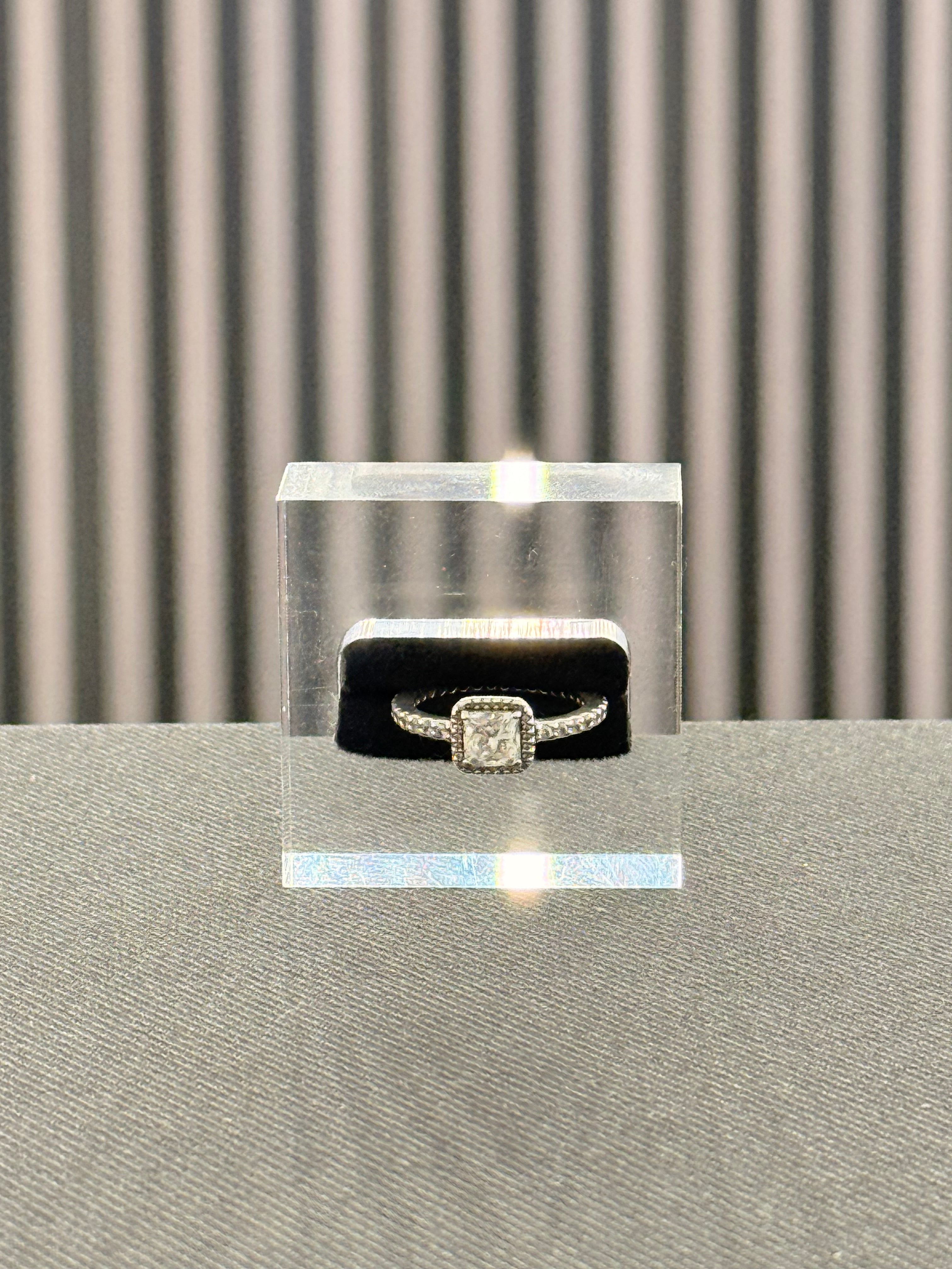 Princess diamond ring