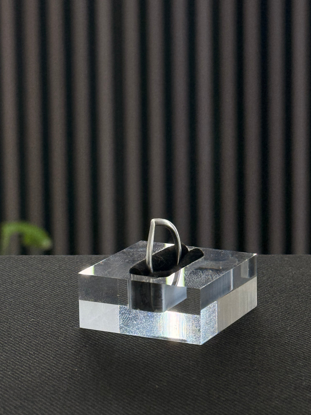 Pointed solo ring
